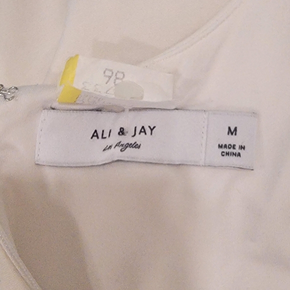MINT - ALI & JAY OFF WHITE DRESS (sz Med) - Picture 7 of 7